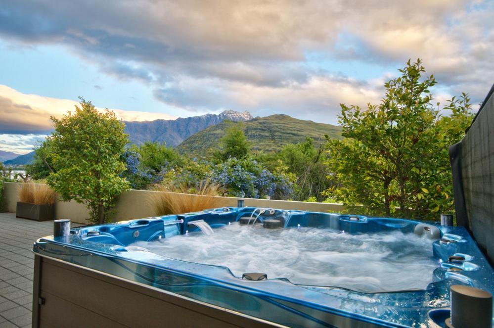 Huge Lakefront Delight - Queenstown Holiday Home Екстериор снимка