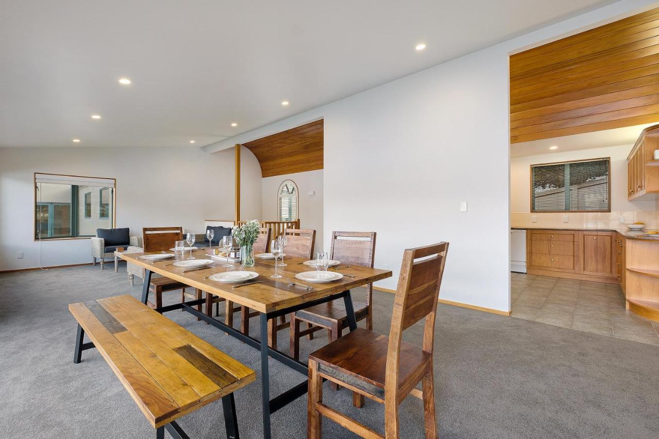 Huge Lakefront Delight - Queenstown Holiday Home Екстериор снимка