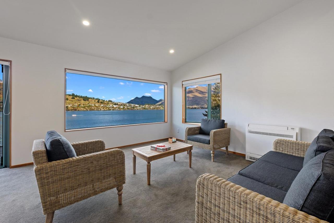 Huge Lakefront Delight - Queenstown Holiday Home Екстериор снимка