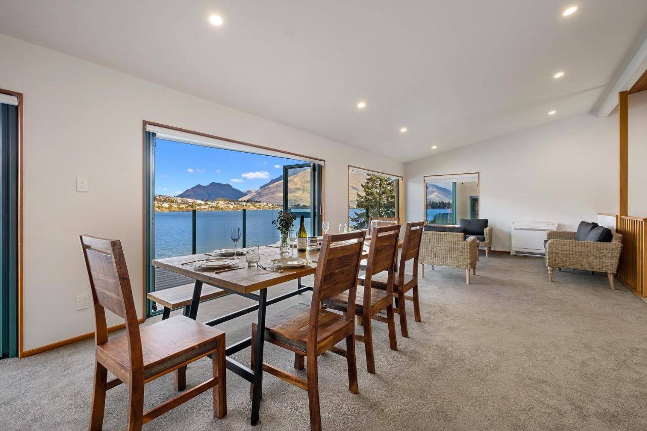 Huge Lakefront Delight - Queenstown Holiday Home Екстериор снимка