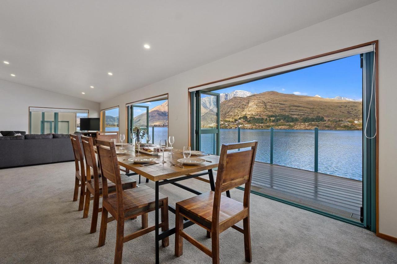 Huge Lakefront Delight - Queenstown Holiday Home Екстериор снимка