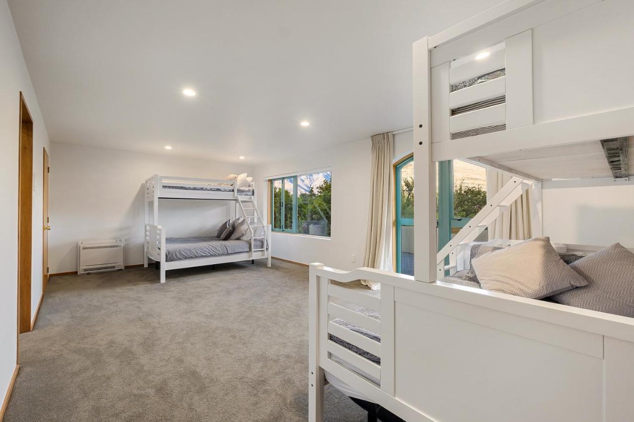 Huge Lakefront Delight - Queenstown Holiday Home Екстериор снимка