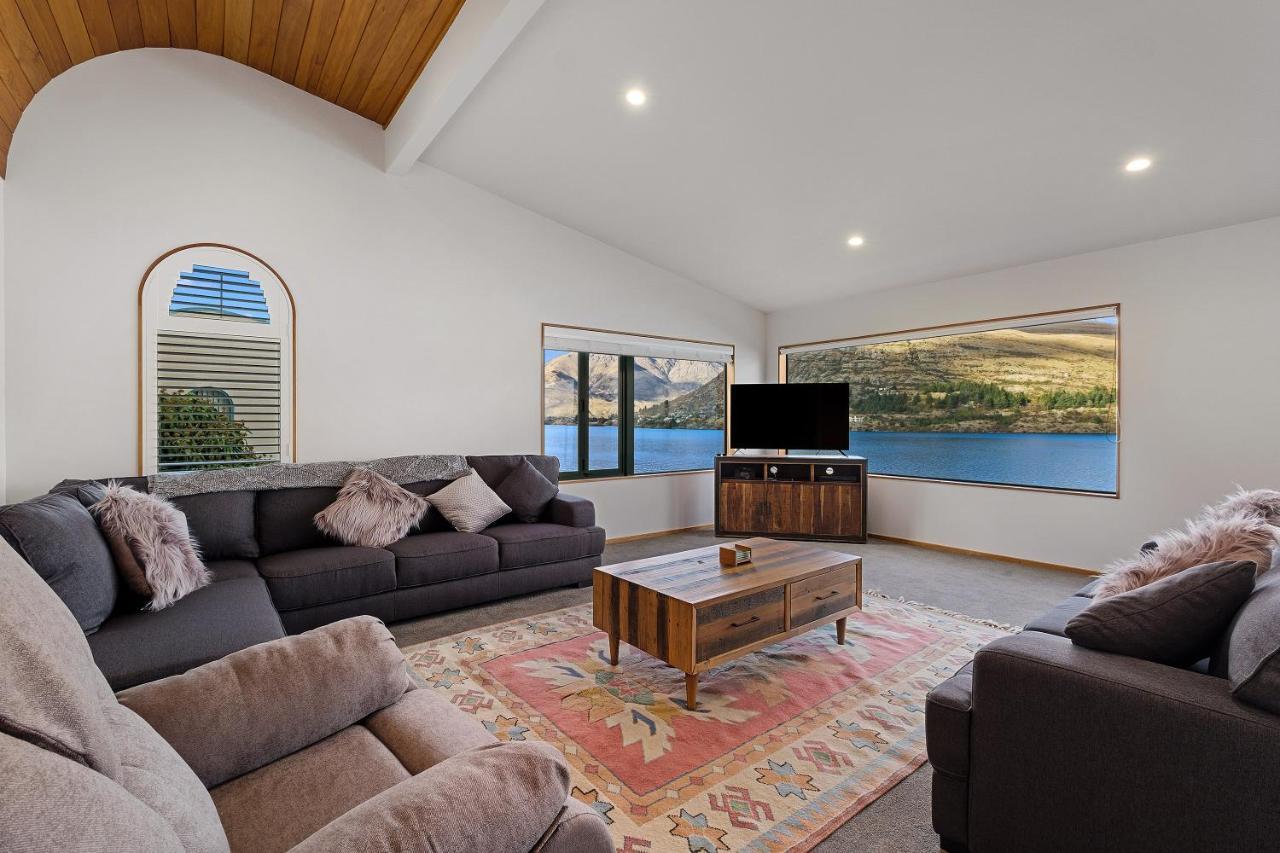 Huge Lakefront Delight - Queenstown Holiday Home Екстериор снимка