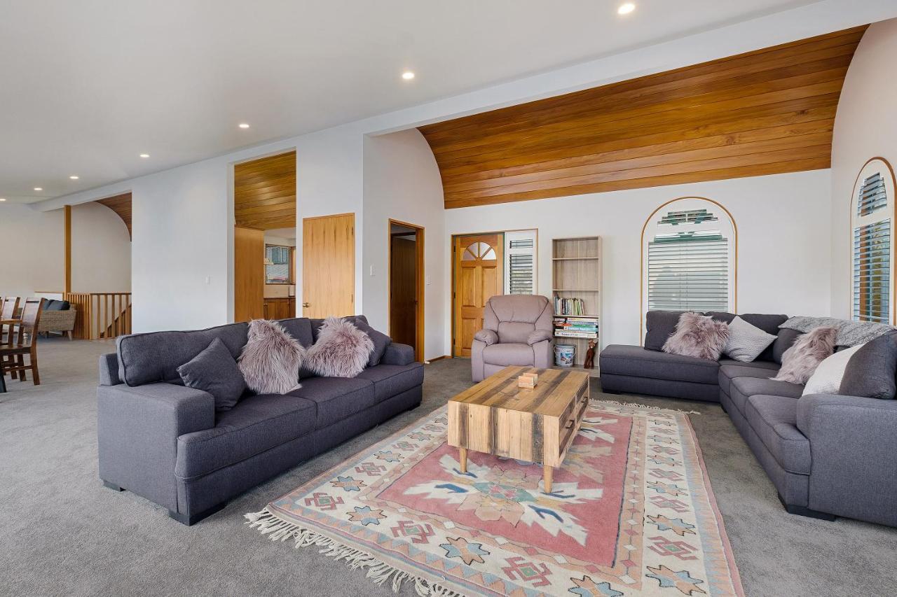 Huge Lakefront Delight - Queenstown Holiday Home Екстериор снимка