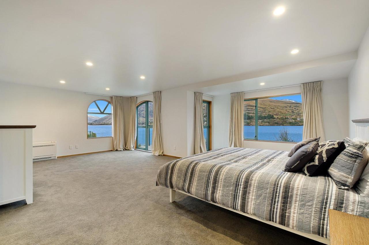 Huge Lakefront Delight - Queenstown Holiday Home Екстериор снимка