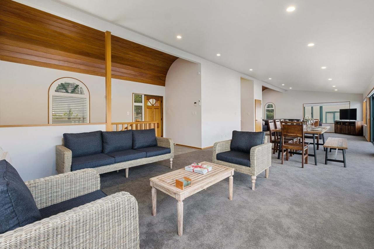 Huge Lakefront Delight - Queenstown Holiday Home Екстериор снимка