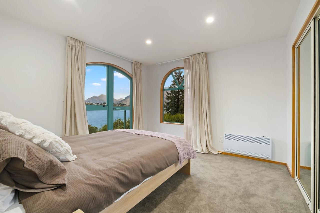 Huge Lakefront Delight - Queenstown Holiday Home Екстериор снимка