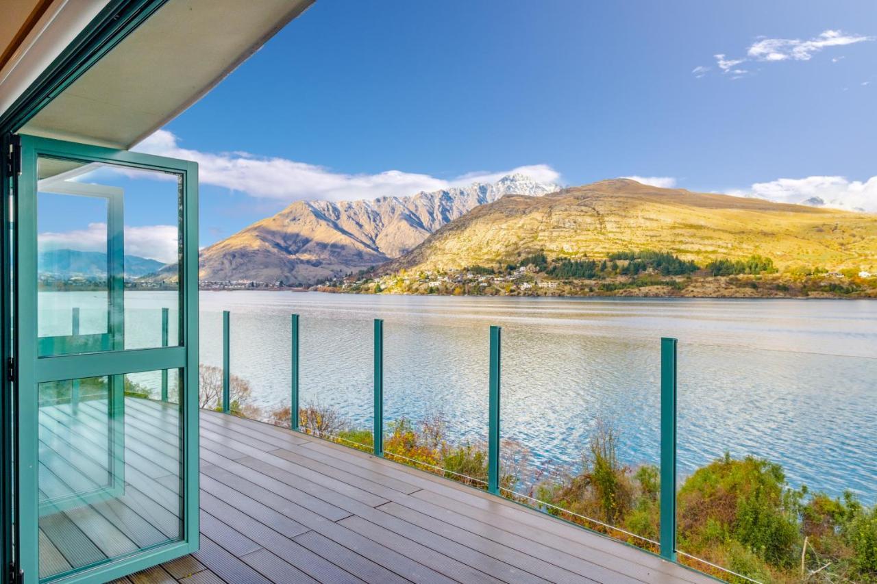 Huge Lakefront Delight - Queenstown Holiday Home Екстериор снимка